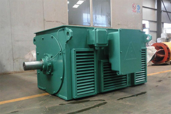 西瑪電機(jī)車(chē)間一臺(tái)等待做出廠(chǎng)檢測(cè)的YKK高壓電機(jī)